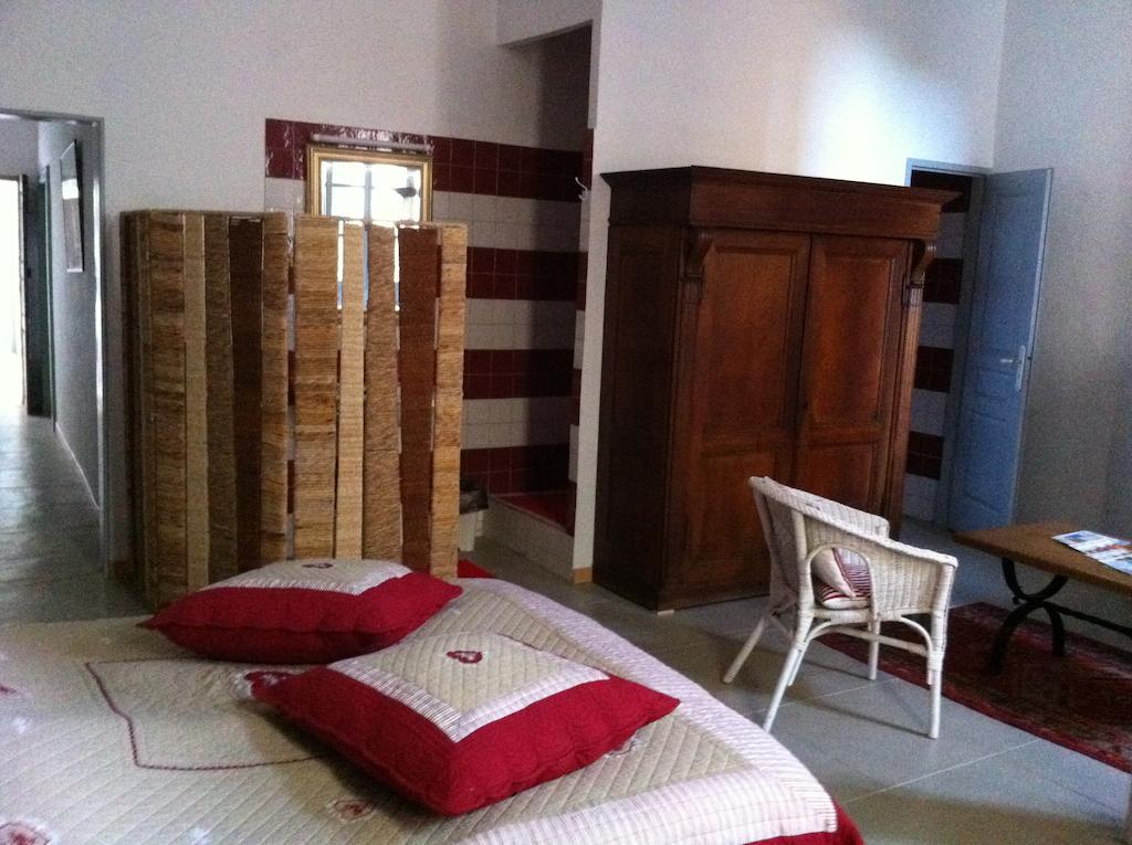 Le Richelieu Bed & Breakfast Uzès Oda fotoğraf